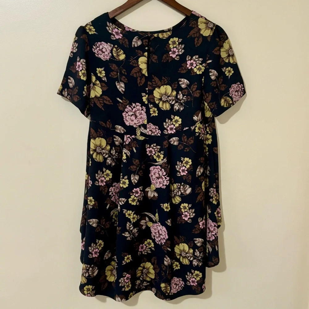 Philosophy| High-Low Pink & Sage Floral Short Sleeve Tunic Top Size S - Picture 4 of 6